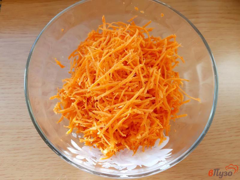 Фото приготовление рецепта: Морковь по-корейски с вешенками шаг №1