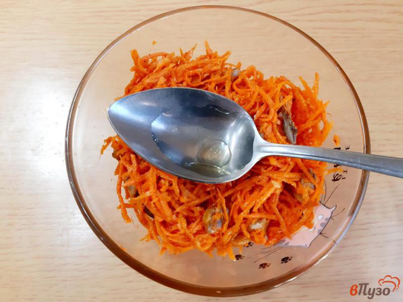 Фото приготовление рецепта: Морковь по-корейски с вешенками шаг №7