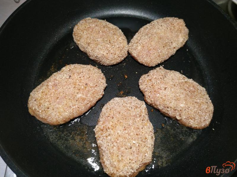 Фото приготовление рецепта: Котлеты из куриного филе с салом шаг №7