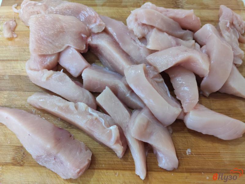 Фото приготовление рецепта: Куриное филе в кунжутной панировке в духовке шаг №1