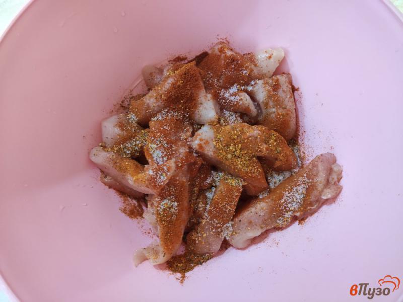 Фото приготовление рецепта: Куриное филе в кунжутной панировке в духовке шаг №2