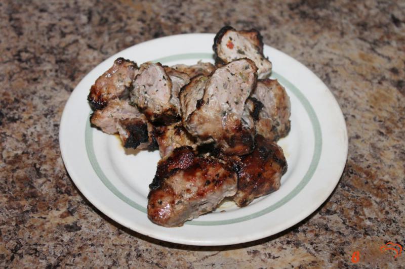Фото приготовление рецепта: Свиной шашлык в маринаде с айраном и луком шаг №5