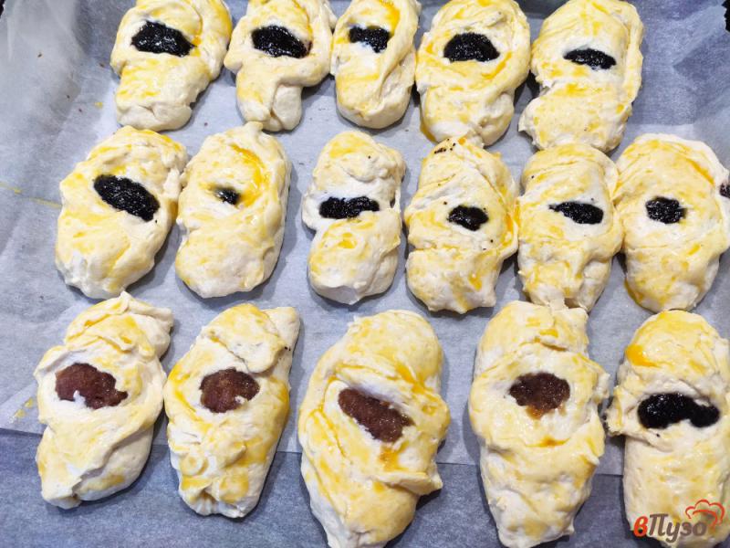 Фото приготовление рецепта: Пирожки из творожного дрожжевого теста с маковой начинкой шаг №9
