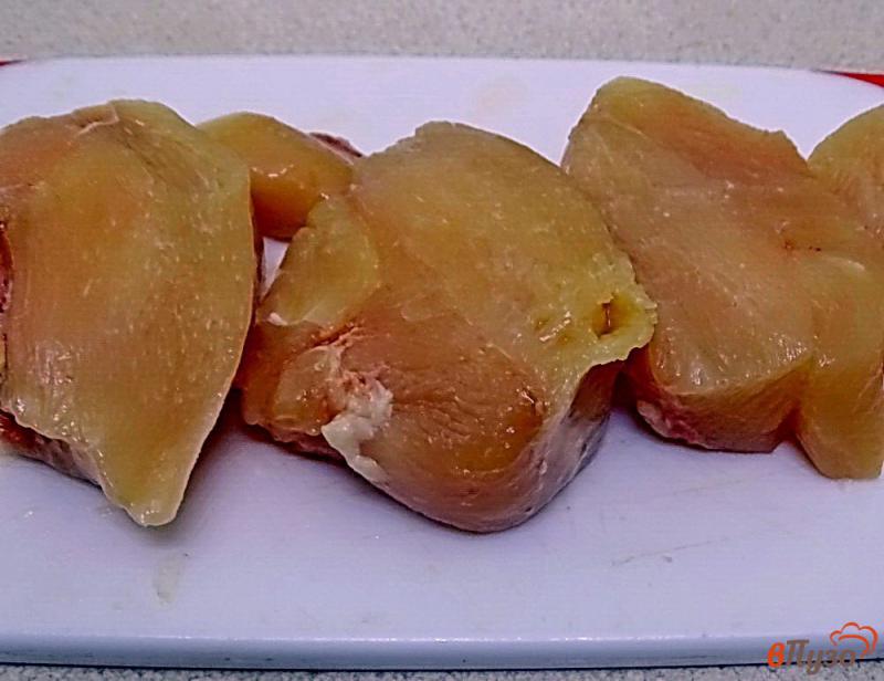 Фото приготовление рецепта: Куриная запеканка с грибами на сковороде шаг №1