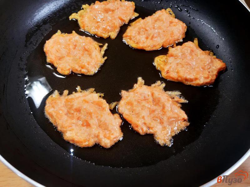 Фото приготовление рецепта: Оладьи из тыквы с морковью шаг №7