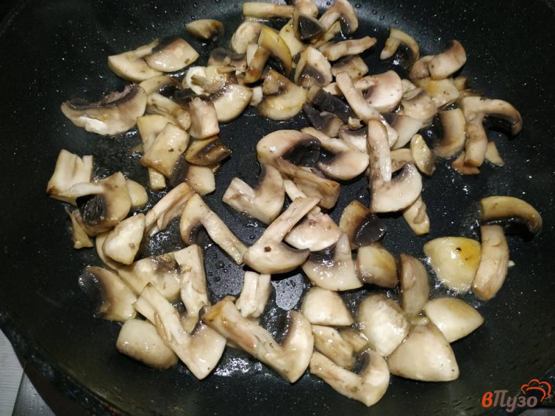 Фото приготовление рецепта: Салат с ветчиной и грибами шаг №2
