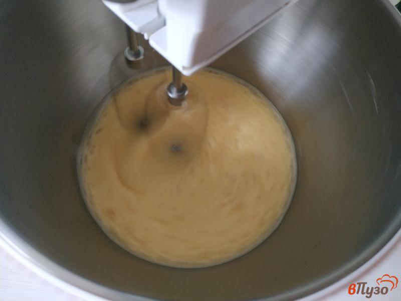 Фото приготовление рецепта: Шарлотка на сгущеном молоке шаг №2