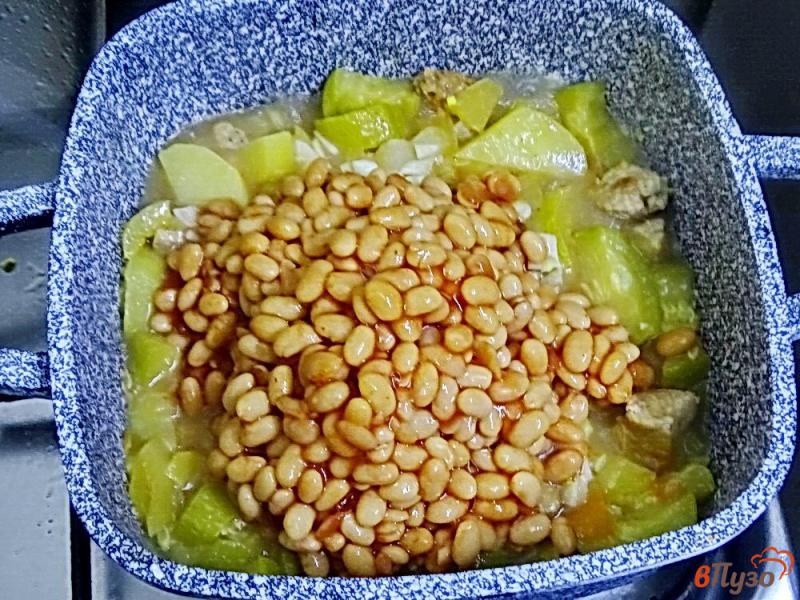 Фото приготовление рецепта: Свинина томлённая с овощами и фасолью шаг №10