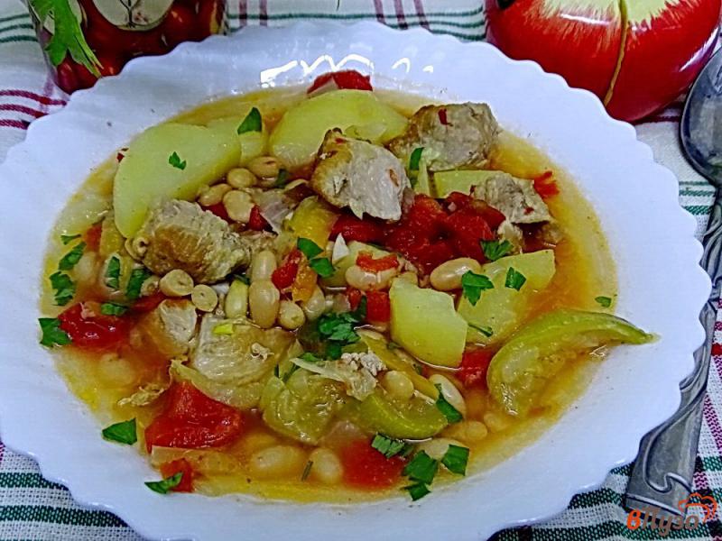 Фото приготовление рецепта: Свинина томлённая с овощами и фасолью шаг №12