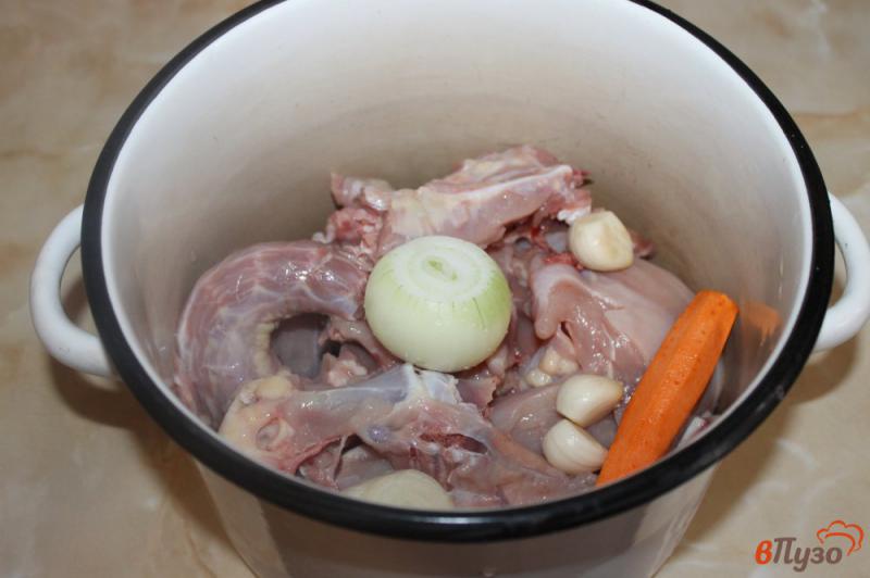 Фото приготовление рецепта: Куриный бульон в заморозку с мясом шаг №2