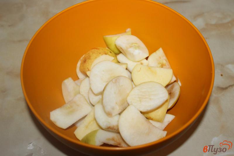 Фото приготовление рецепта: Яблочный компот с малиной и сливами шаг №1