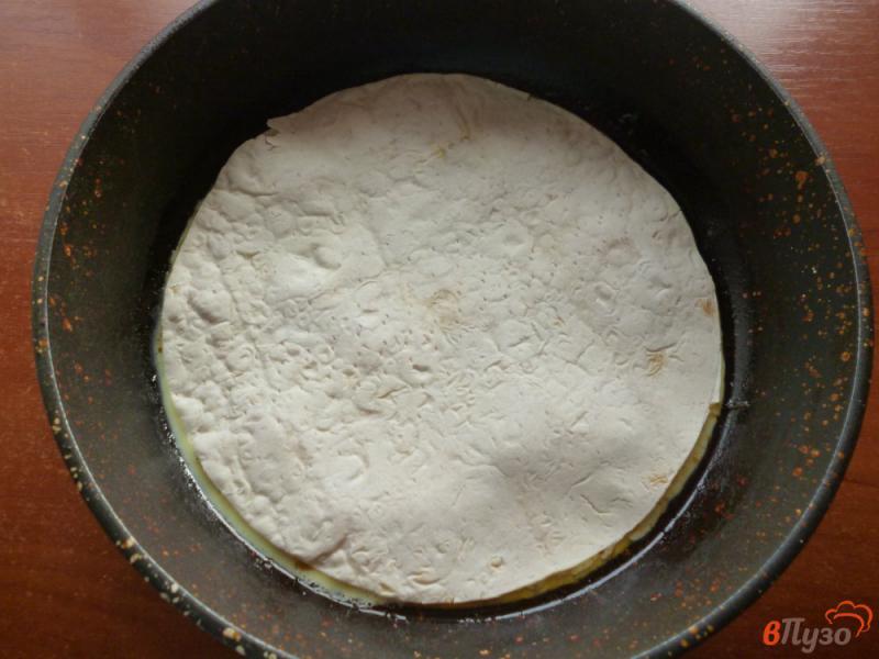 Фото приготовление рецепта: Омлет в лаваше с помидорами и сыром шаг №4