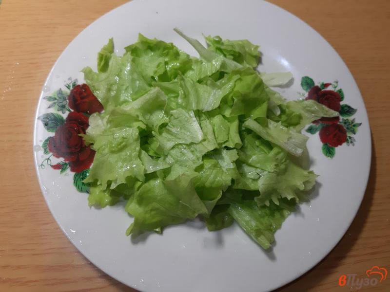 Фото приготовление рецепта: Салат из овощей с фетой и лаймовой заправкой шаг №3