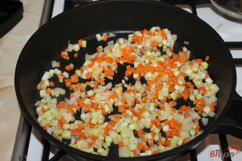 Фото приготовление рецепта: Суп с фрикадельками овощами и кукурузой шаг №2