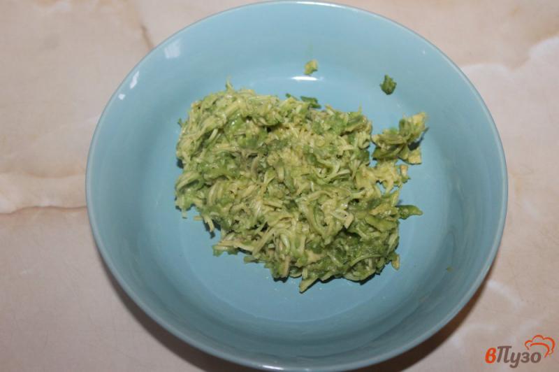 Фото приготовление рецепта: Бутербродная намазка из авокадо сыра и яиц шаг №1
