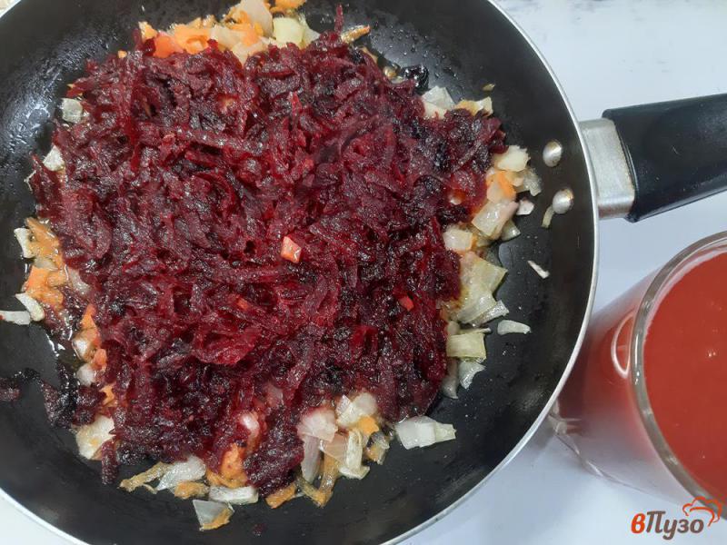 Фото приготовление рецепта: Борщ свекольный с томатным соком шаг №3