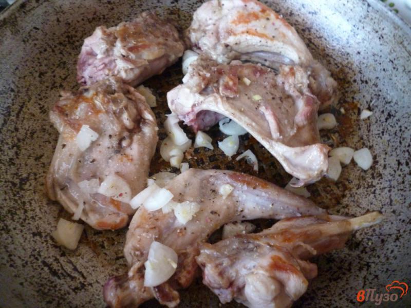 Фото приготовление рецепта: Кролик с картофелем в горшочках шаг №2