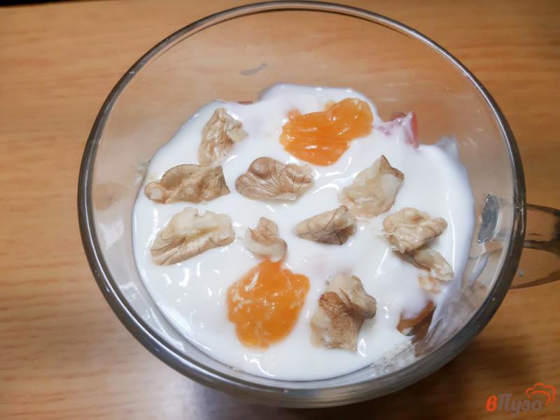 Фото приготовление рецепта: Десерт фруктовый с йогуртом шаг №7