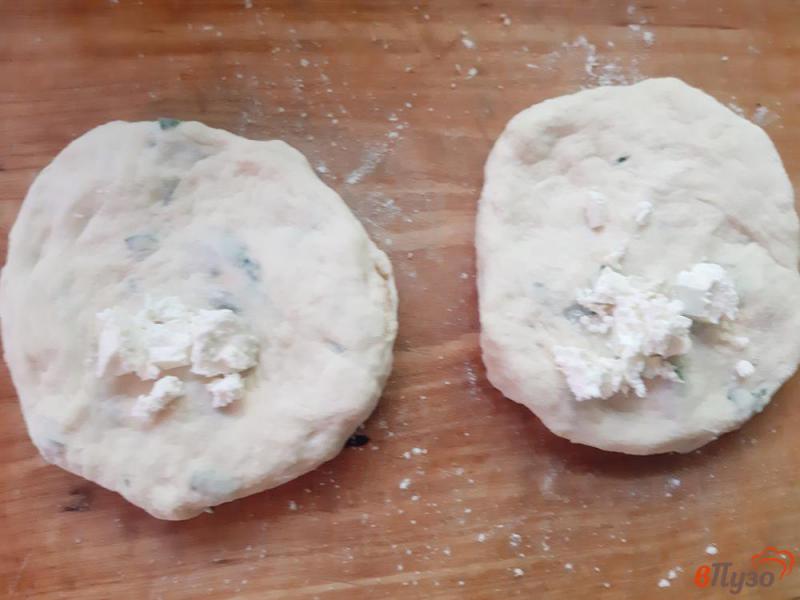 Фото приготовление рецепта: Пирожки дрожжевые с творогом в мультиварке шаг №7