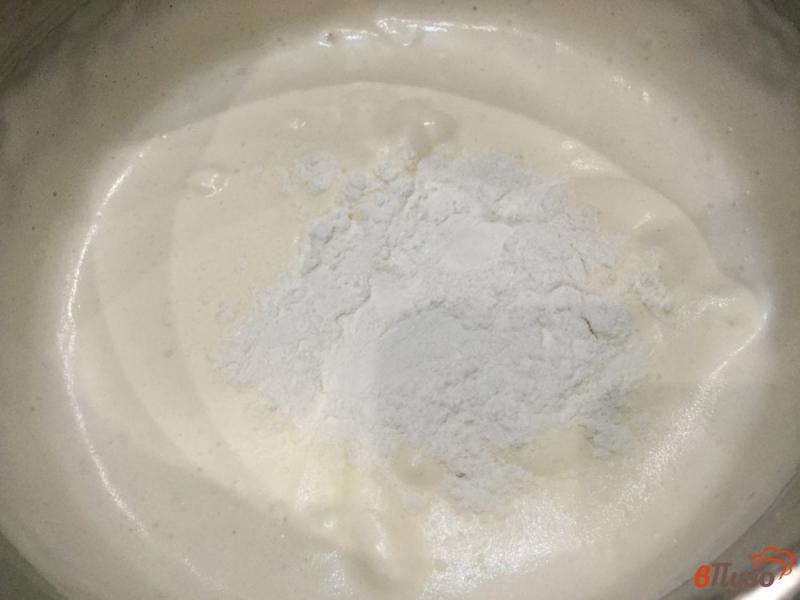 Фото приготовление рецепта: Бисквитный рулет с масляным кремом и джемом шаг №1