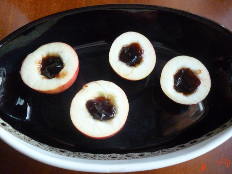 Фото приготовление рецепта: Яблоки запечённые с овсяными хлопьями шаг №4