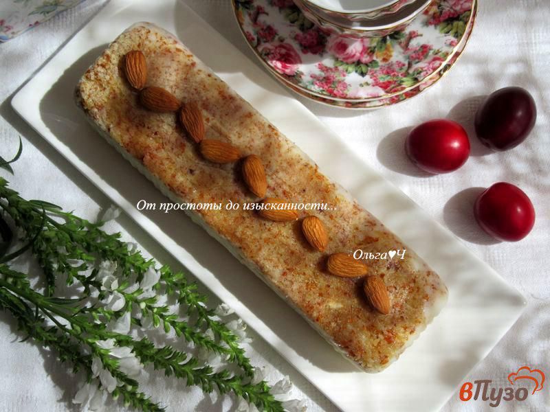Фото приготовление рецепта: Ледяной десерт с орехами и лимонно-имбирным джемом шаг №9