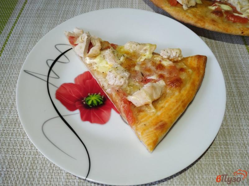 Фото приготовление рецепта: Пицца с курицей и моцареллой шаг №12