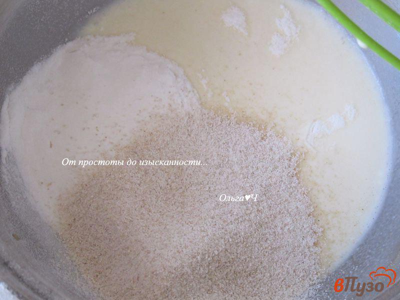 Фото приготовление рецепта: Рисово-овсяные оладьи с персиками шаг №2