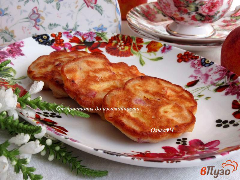 Фото приготовление рецепта: Рисово-овсяные оладьи с персиками шаг №7
