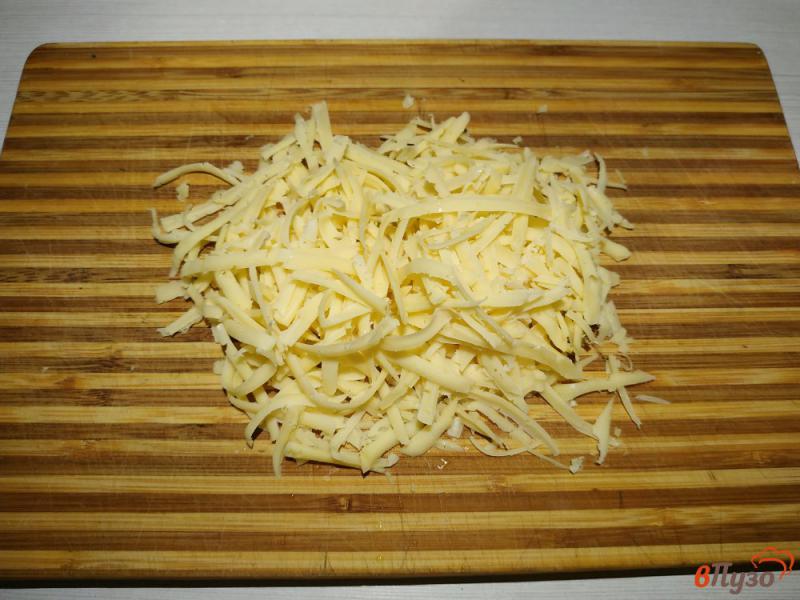 Фото приготовление рецепта: Куриная грудка запечённая с сыром чесноком и зеленью шаг №1