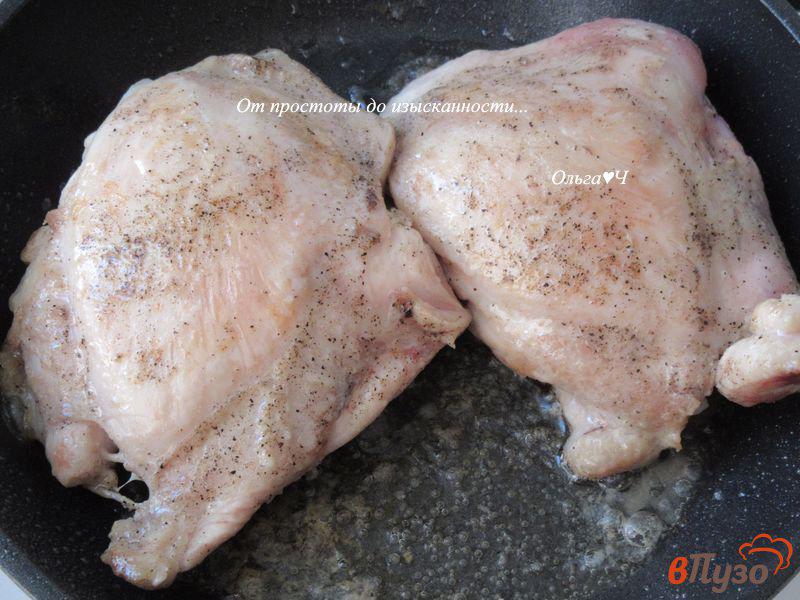 Фото приготовление рецепта: Куриные бедра в соусе из кабачков с базиликом шаг №1