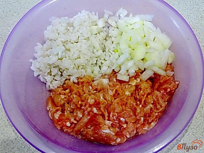 Фото приготовление рецепта: Тефтели в томатно-сметанном соусе шаг №1