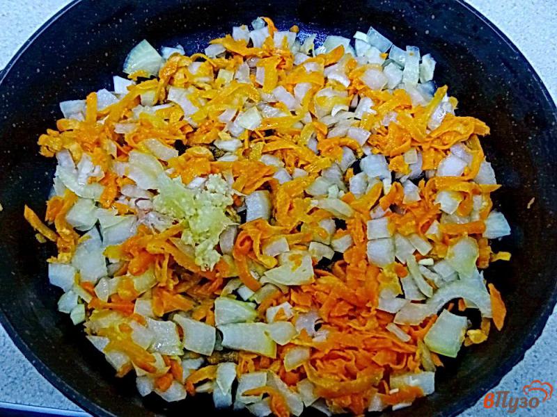 Фото приготовление рецепта: Тефтели в томатно-сметанном соусе шаг №5