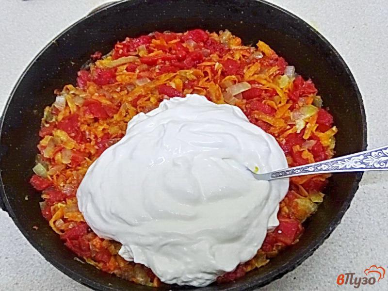 Фото приготовление рецепта: Тефтели в томатно-сметанном соусе шаг №7