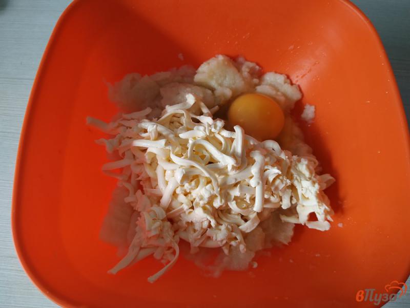 Фото приготовление рецепта: Оладьи из цветной капусты с плавленным сыром шаг №5
