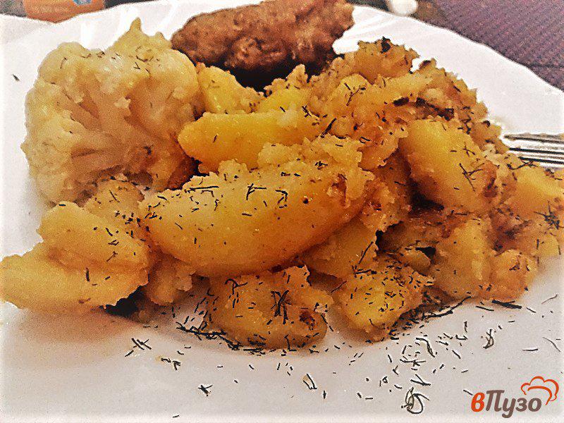 Фото приготовление рецепта: Запеченный картофель с луком и чесноком шаг №7