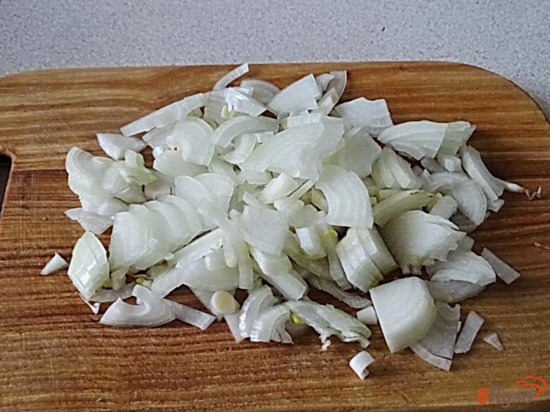 Фото приготовление рецепта: Тушеная капуста с овощами и рисом в томатном соусе шаг №2