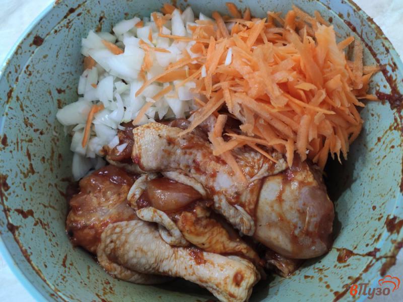 Фото приготовление рецепта: Куриное мясо с овощами и соевым соусом в духовке шаг №5