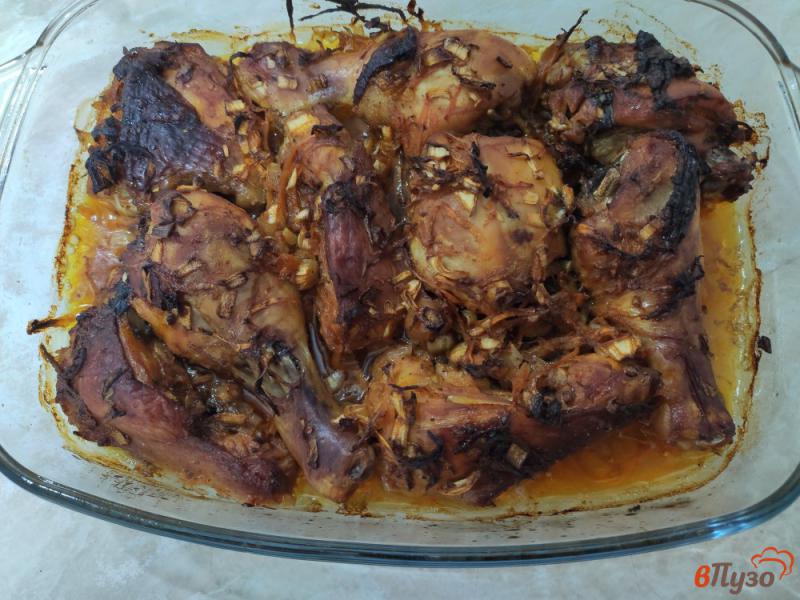 Фото приготовление рецепта: Куриное мясо с овощами и соевым соусом в духовке шаг №7