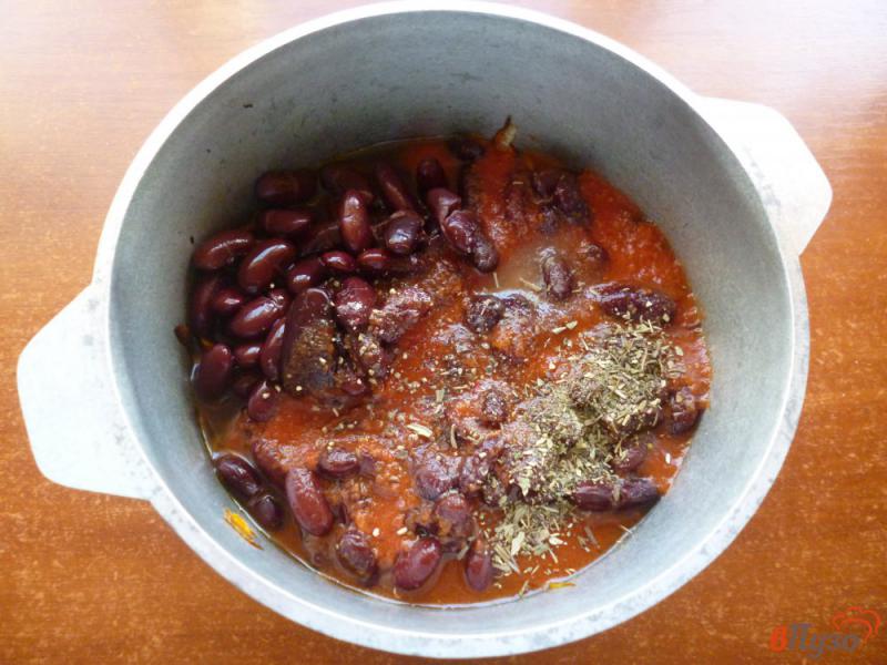 Фото приготовление рецепта: Фасоль с шампиньонами в томате шаг №5