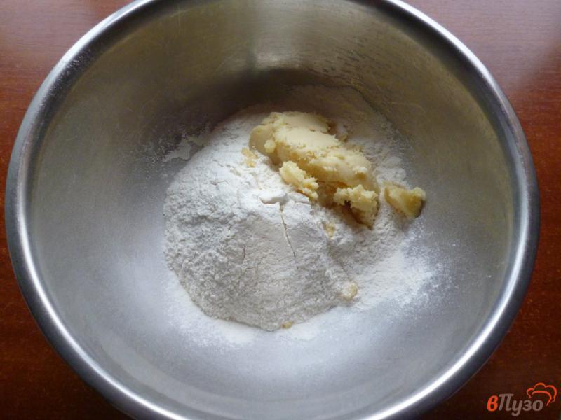 Фото приготовление рецепта: Печенье на кефире с яблочным повидлом шаг №2