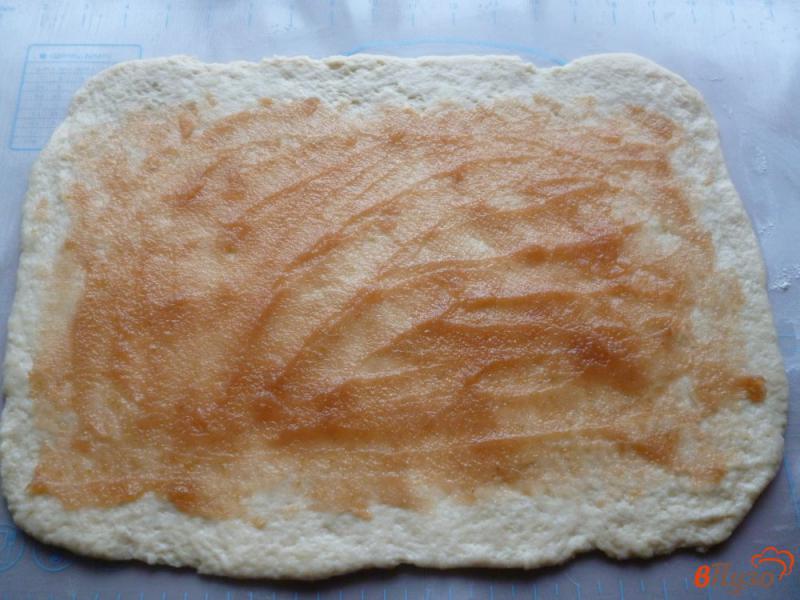 Фото приготовление рецепта: Печенье на кефире с яблочным повидлом шаг №6
