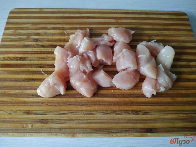 Фото приготовление рецепта: Плов с куриным филе и грибами шаг №3