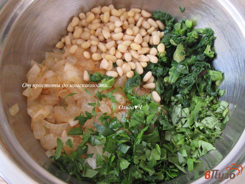 Фото приготовление рецепта: Цельнозерновые улитки со шпинатом и сыром шаг №5