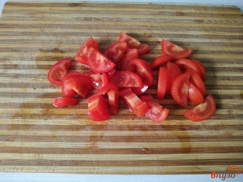 Фото приготовление рецепта: Салат из краснокачанной капусты огурцов и помидоров шаг №2
