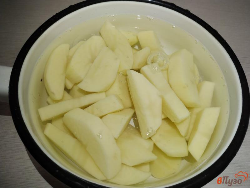 Фото приготовление рецепта: Картофельное пюре с луком и грибами шаг №1
