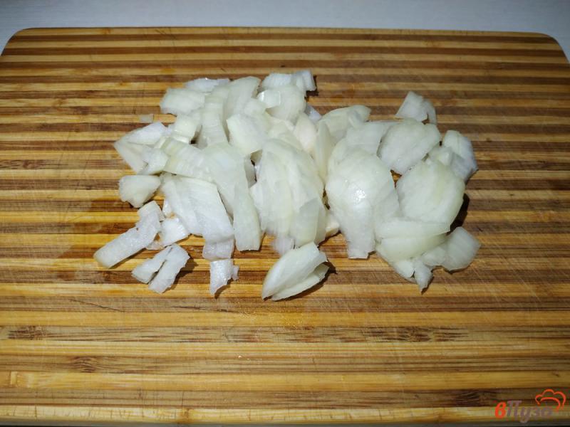 Фото приготовление рецепта: Картофельное пюре с луком и грибами шаг №3