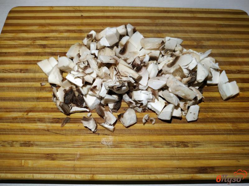 Фото приготовление рецепта: Картофельное пюре с луком и грибами шаг №4