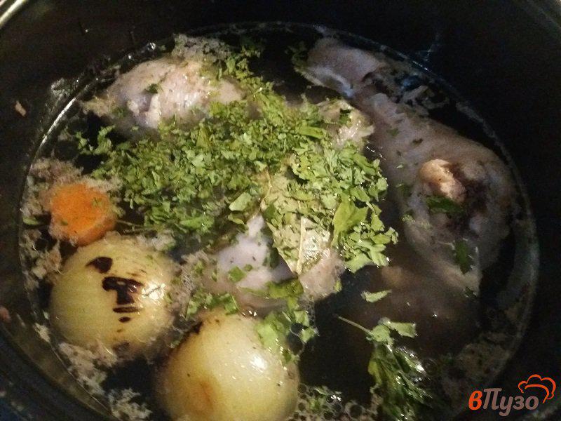 Фото приготовление рецепта: Суп  куриный с рисом шаг №3