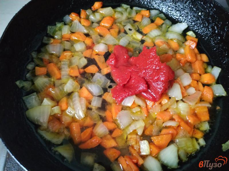 Фото приготовление рецепта: Картофель тушёный с фасолью шаг №3